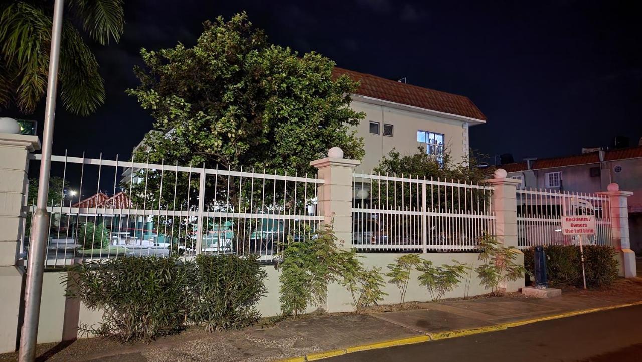Oaklands Oasis Kingston Exterior photo
